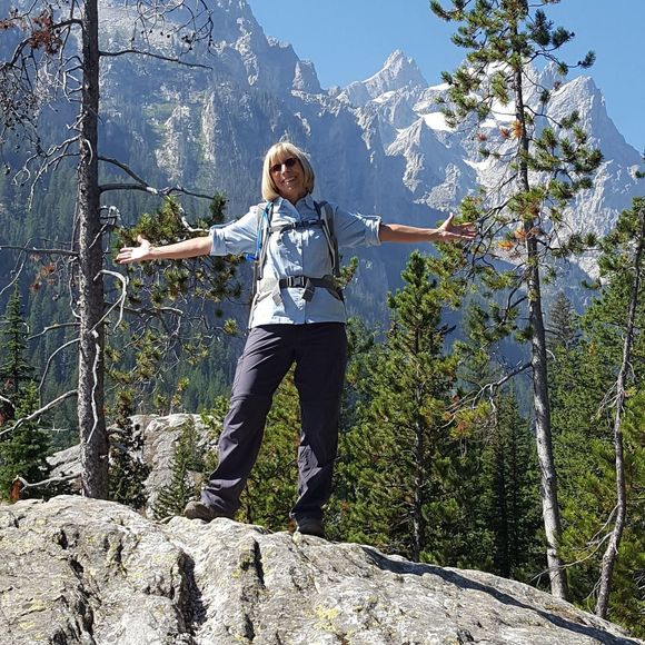 Meet your Posher, Cynthia - Picture 1 of 1